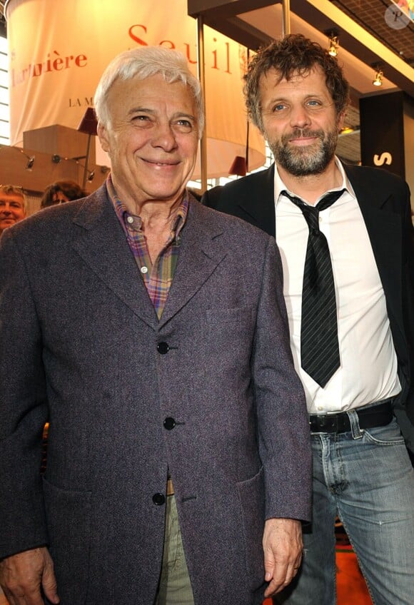 Stéphane Guillon, en compagnie de Guy Bedos au Salon du Livre de Paris, le 27 mars 2010.