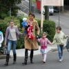Antonia Kidman, la soeur de Nicole Kidman, et ses enfants à Sydney le 28 juin 2011
