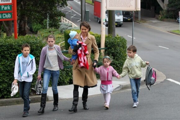 Antonia Kidman, la soeur de Nicole Kidman, et ses enfants à Sydney le 28 juin 2011