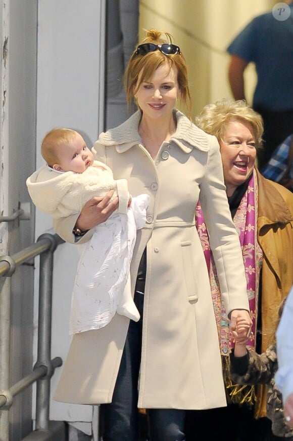 Nicole Kidman et ses filles Sunday Rose et Faith Margaret, le 28 juin à l'aéroport de Sydney