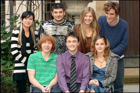 L'équipe de Harry Potter et la Coupe de feu est réunie, avec Stanislav Lanevski, Clemence Poesy, Rupert Grint, Emma Watson, Daniel Radcliffe, Katie Leung et Robert Pattinson (2005)
