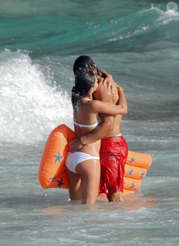 Rafael Nadal et Maria Francisca Perello profitent chaque année en juillet des plages majorquines, comme sur ces images de juillet 2007.