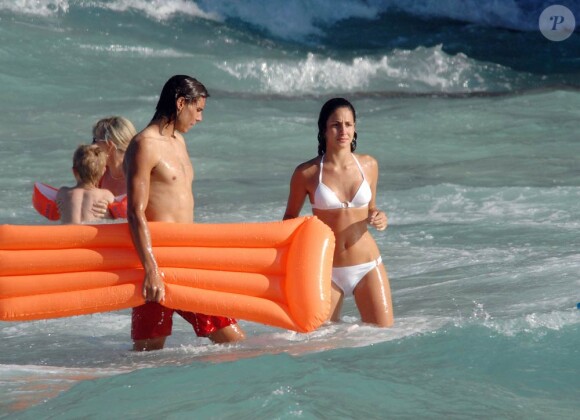 Rafael Nadal et Maria Francisca Perello profitent chaque année en juillet des plages majorquines, comme sur ces images de juillet 2007.