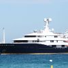 Michael Douglas et Catherine Zeta-Jones sur les côtes de Saint-Tropez le 18 juillet 2011 : ils séjournent sur un yacht luxueux