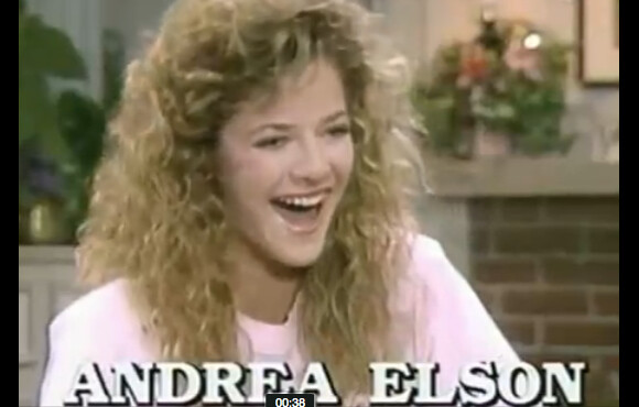 Andrea Elson, dans le générique de la série Alf.