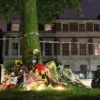Les fans rendent hommage à Amy Winehouse, morte le 23 juillet 2011, devant son appartement de Camden Town à Londres