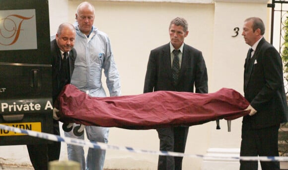 Le corps d'Amy Winehouse est transporté à l'institut médico légal de son appartement à Camden Town à Londres, où elle a été retrouvée morte le 23 juillet 2011