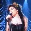 Amy Winehouse se produit aux Grammy Awards en 2008.
