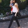 Miranda Kerr et son adorable bébé le 14 juillet pour visiter une amie.