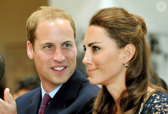 Le prince William a décidé d'offrir à son épouse Catherine des boucles d'oreilles fétiches de sa mère, la regrettée Lady Di. Kate ne s'est pas priée pour les porter à Wimbledon et lors de leur Royal Tour 2011 en Amérique du Nord.