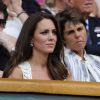 Le prince William a décidé d'offrir à son épouse Catherine des boucles d'oreilles fétiches de sa mère, la regrettée Lady Di. Kate ne s'est pas priée pour les porter à Wimbledon et lors de leur Royal Tour 2011 en Amérique du Nord.