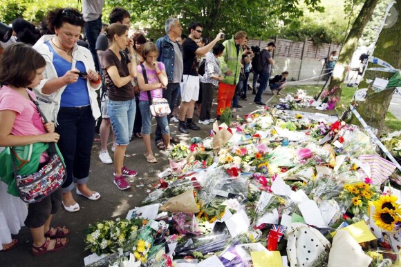 A Camden Square, devant l'appartement d'Amy Winehouse le 25 juillet 2011, les témoignages de chagrin se multiplient.