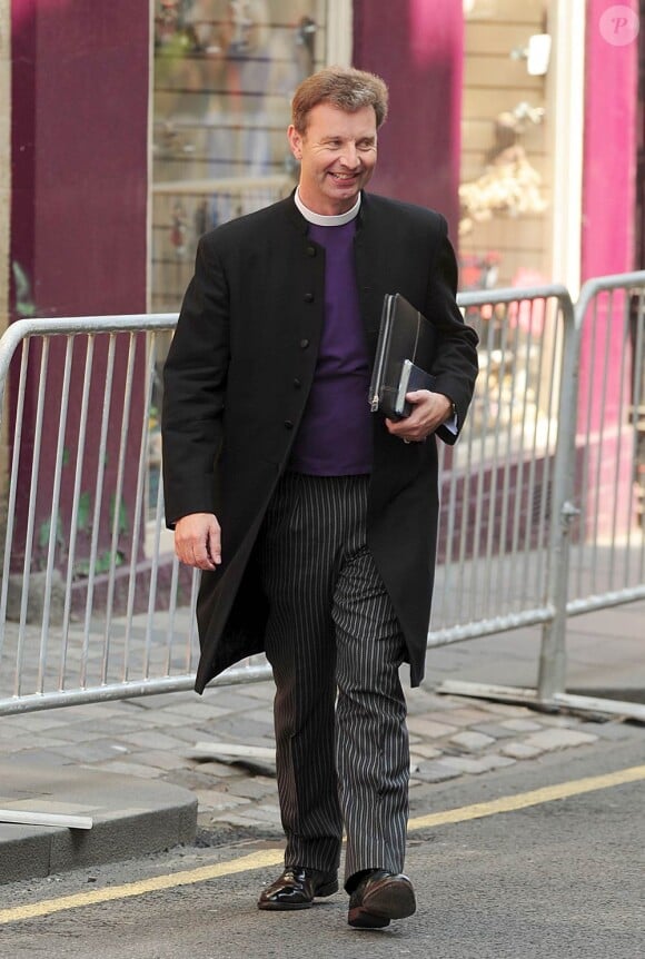 Le Révérend Neil Gardner arrive au mariage de Zara Phillips et de Mike Tindall, le 30 juillet 2011, à Edimbourg, en Ecosse.