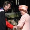 La reine Elizabeth II arrive au mariage de Zara Phillips et de Mike Tindall, à Edimbourg, le 30 juillet 2011.