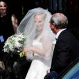 Zara Phillips arrive à l'église en vue de se marier avec son fiancé Mike Tindall, à Edimbourg, le 30 juillet 2011.