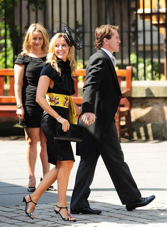 Tony McCoy et son épouse arrivent au mariage de Zara Phillips et de Mike Tindall, à Edimbourg, le 30 juillet 2011.