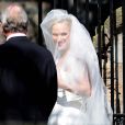 Zara Phillips arrive à l'église en vue de se marier avec son fiancé Mike Tindall, à Edimbourg, le 30 juillet 2011.