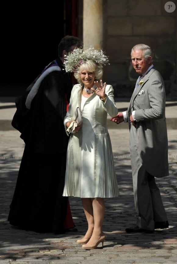 Le prince Charles et Camilla Parker-Bowles arrivent au mariage de Zara Phillips et Mike Tindall, à Édimbourg le 30 juillet 2011.
