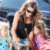 Denise Richards à l'aéroport de New York avec son bébé Eloise et ses deux filles Lola et Sam le 30 juillet 2011