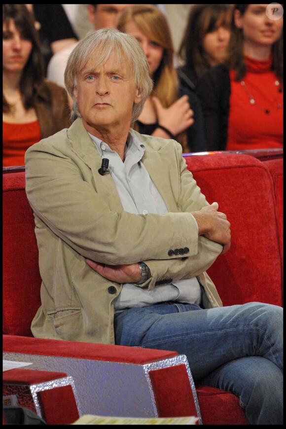 Dave dans l'émission Vivement dimanche, à Paris, le 13 avril 2011.