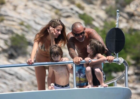 Christian Audigier, sa chérie Nathalie et ses fils en vacances à Ibiza le 30 juillet 2011