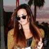 Après s'être rendue dans un salon de beauté à Los Angeles, Demi Lovato rejoint sa voiture, mardi 2 août 2011. 