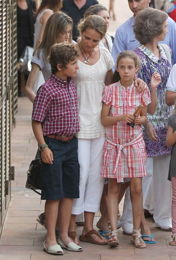 L'infante Elena et ses enfants Felipe et Victoria, Iñaki Urdangarin et Cristina d'Espagne avec Juan, Pablo, Miguel  et Irene, ainsi que Letizia et Felipe, accompagnés de Leonor et Sofia. 7 Août 2011
 