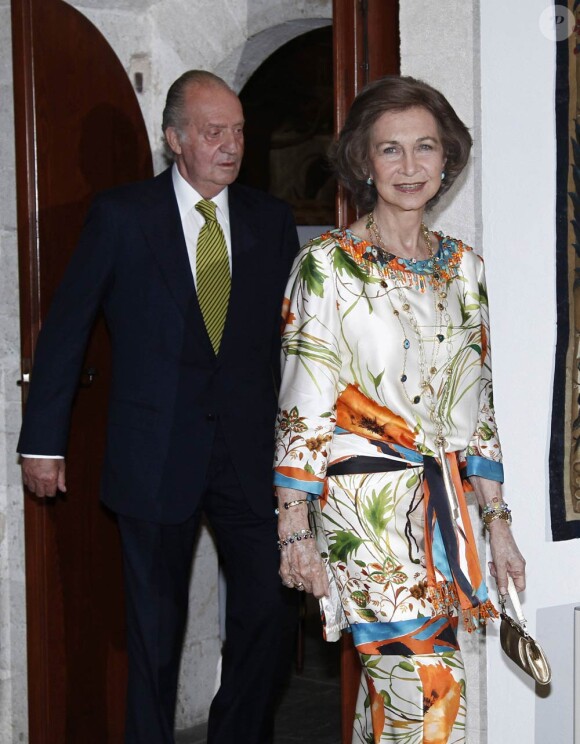 Le roi Juan Carlos et la reine Sofia arrivent à un dîner de gala, à Majorque. 7 Août 2011
 