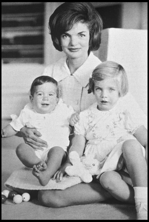 Jackie Kennedy et ses enfants Caroline et John-John.