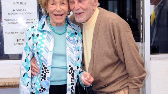 Kirk Douglas : A 94 ans, c'est toujours un jeune homme éperdument amoureux