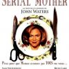 Kathleen Turner était aussi réjouissante dans Serial Mother de John Waters, en 1994. Cette fois, la maman est tellement bienveillante qu'elle en devient dangereuse. Ne restez pas sur son passage !