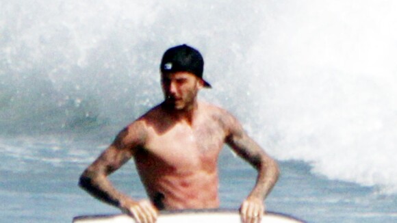 David Beckham : Avec ses trois fils, dans les vagues, il retombe en enfance