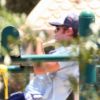 Zac Efron se rend dans un jardin public pour faire une séance d'exercices, à Los Angeles, le mardi 2 août 2011.
