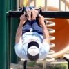 Zac Efron se rend dans un jardin public pour faire une séance d'exercices, à Los Angeles, le mardi 2 août 2011.