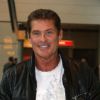 David Hasselhoff arrive à l'aéroport de Heathrow à Londres, mardi 16 août 2011, entouré de ses deux filles.