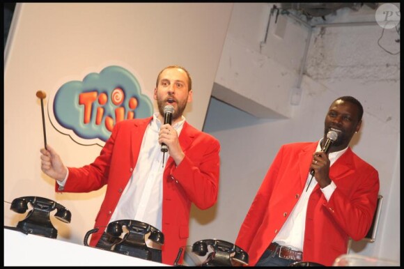 Omar Sy et Fred Testot, les compères du SAV, à Paris, le 15 avril 2010.