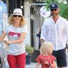 Naomi Watts et son mari Liev Schreiber avec leurs enfants Samuel Kai and Alexander Pete en promenade lors d'une journée ensoleillée, à New York, le 17 août 2011. 