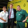 Le prince Harry rend visite aux sapeurs-pompiers de Manchester, ville également frappée par les émeutes survenues en Angleterre. Le mercredi 17 août 2011