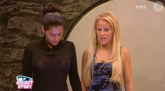 Sabrina et Ayem dans la salle des coffres dans Secret Story 5