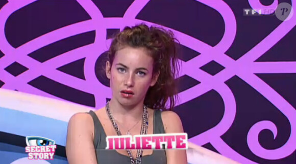 Juliette ne veut pas qu'on touche à son Simon dans Secret Story 5
