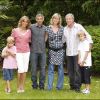 En 2008, Yves Rénier, son épouse Karin et leurs enfants avec le couple Luana et Paul Belmondo