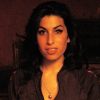 Amy Winehouse : Un mois après sa mort, son album Back to black entre dans la légende en devenant l'album le plus vendu du XXIe siècle en Grande-Bretagne.