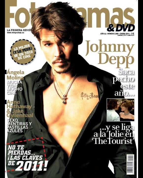L'acteur Johnny Depp exhibe son tatouage en l'honneur de sa fille Lily-Rose pour le magazine espagnol Fotogramas. Janvier 2011.