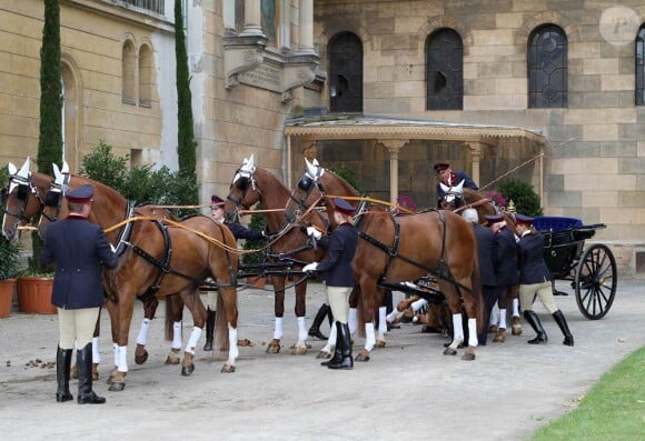 Samedi 27 août 2011, 48h après leur union civile, le prince Georg Friedrich de Prusse, chef de la maison de Hohenzollern, et la princesse Sophie d'Isembourg (von Isenburg) se sont mariés religieusement en l'église de la paix à Potsdam.