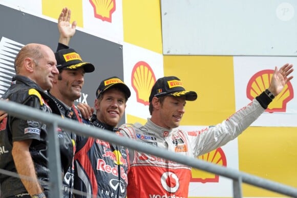 (de droite à gauche) Jenson Button, Sebastian Vettel et Marc Webber occupent les trois marches du podium du grand prix de Belgique à Spa-Francorchamps le 28 août 2011