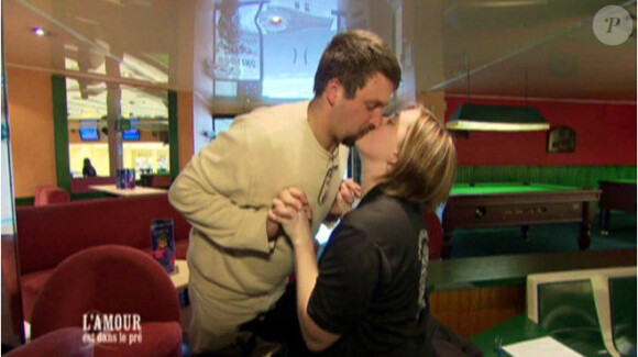 Sylvain et Valérie s'embrassent, dans l'amour est dans le pré, saison 6 !