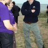 Le prince Harry sur la plage de Sizewell, à la rencontre de la Suffolk Foundation. Deux jours plus tard, il était en Croatie pour une nuit de fiesta au Venaranda, discothèque à ciel ouvert très prisée.