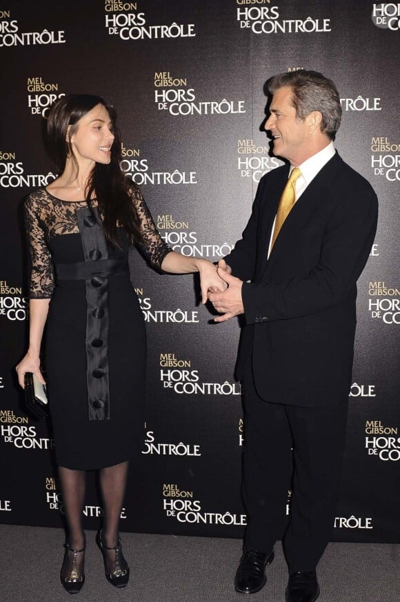 Mel Gibson et Oksana Grigorieva, à Paris, le 4 février 2011.