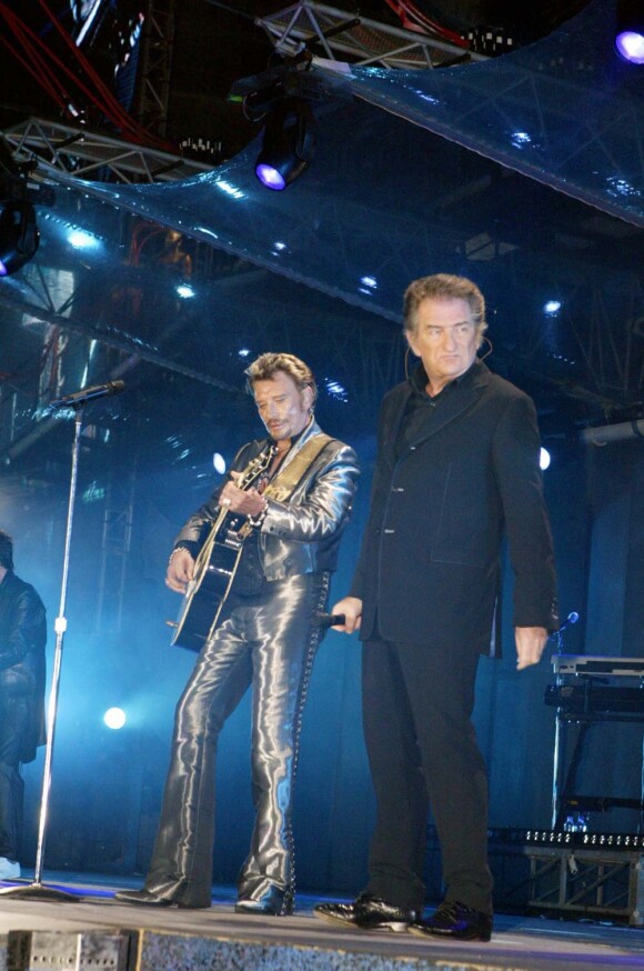 Eddy Mitchell et Johnny Hallyday, à Nice, le 18 juillet 2003.