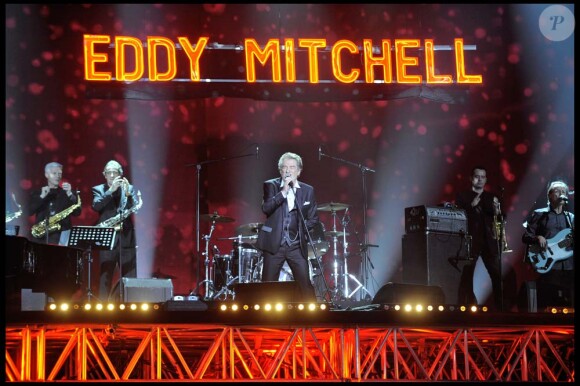 Eddy Mitchell sur la scène des Victoires de la musique, à Paris, le 1er mars 2011.